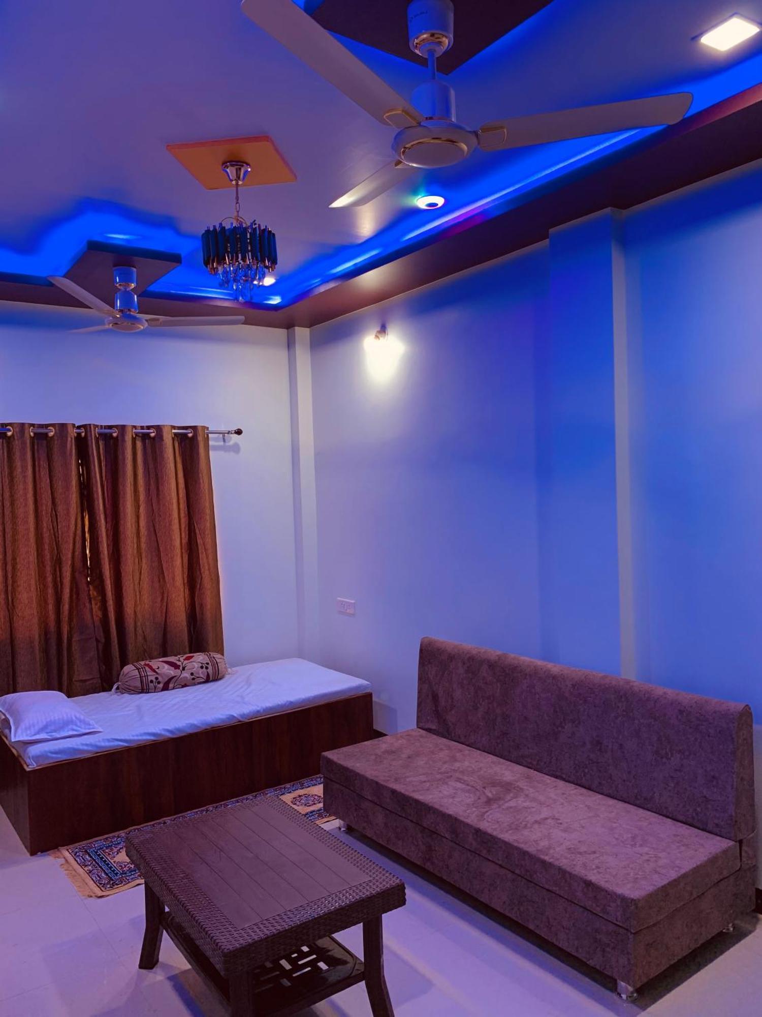 אויאיין Manjushree Guest House מראה חיצוני תמונה
