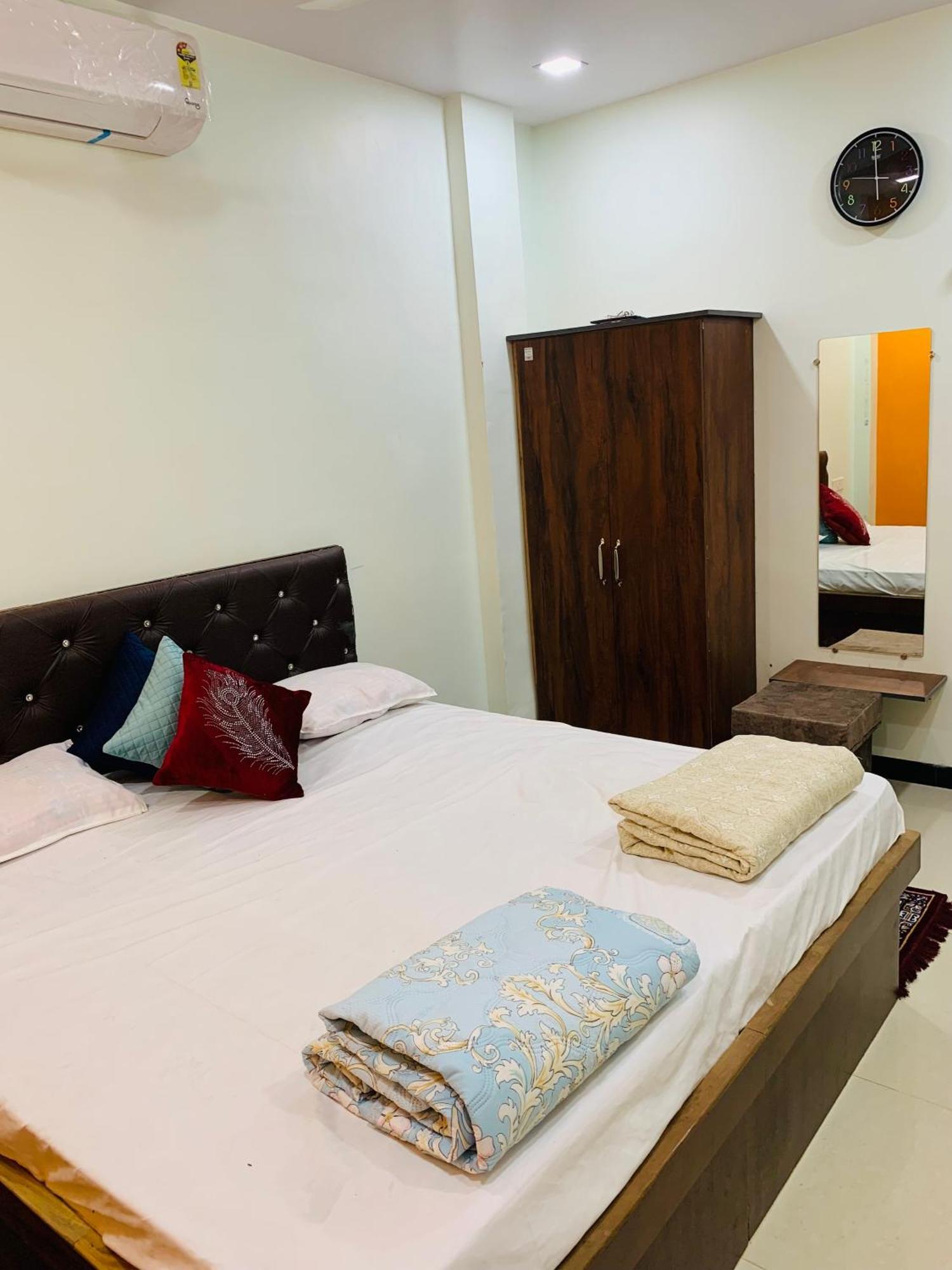אויאיין Manjushree Guest House מראה חיצוני תמונה